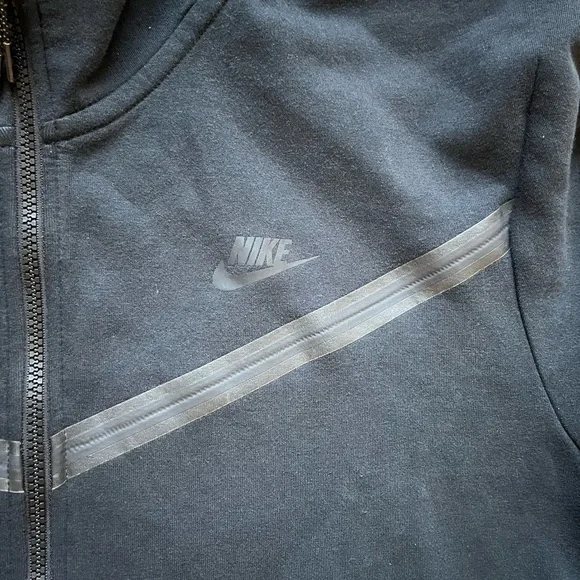 Nike Men's Black Full-Zip Windbreaker - Picture 2 of 8